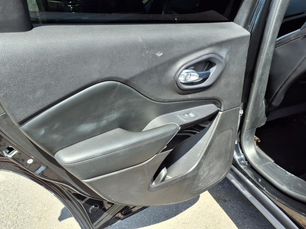 used 2020 Jeep Cherokee car, priced at $18,908