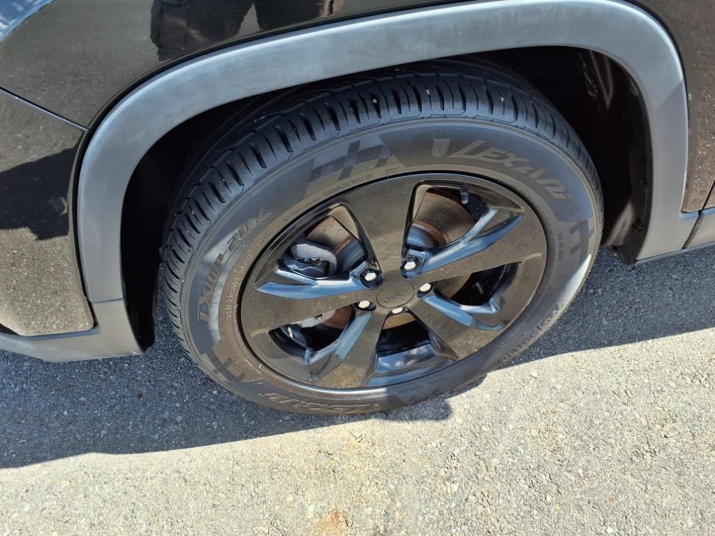 used 2020 Jeep Cherokee car, priced at $18,908