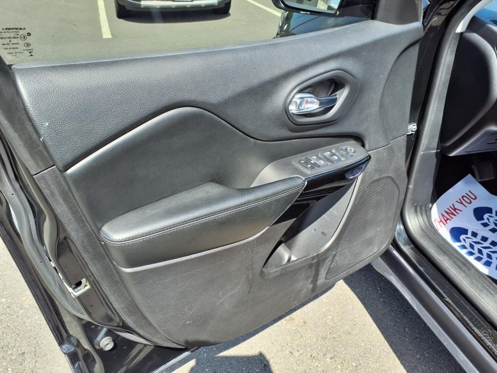 used 2020 Jeep Cherokee car, priced at $18,908