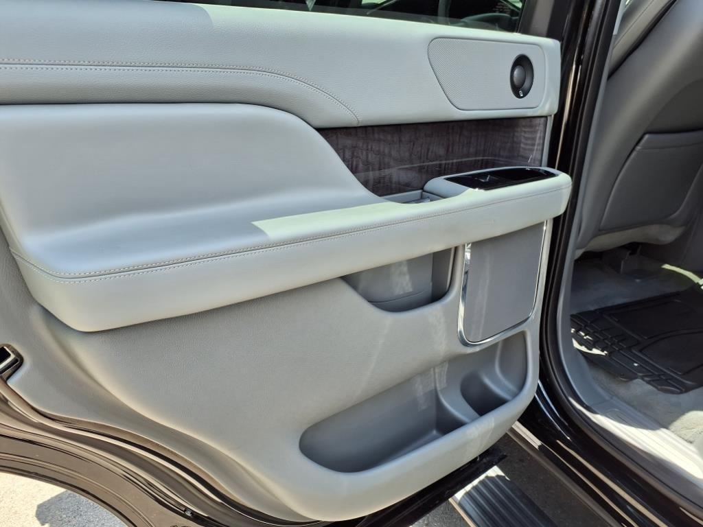 used 2019 Lincoln Navigator car, priced at $32,998