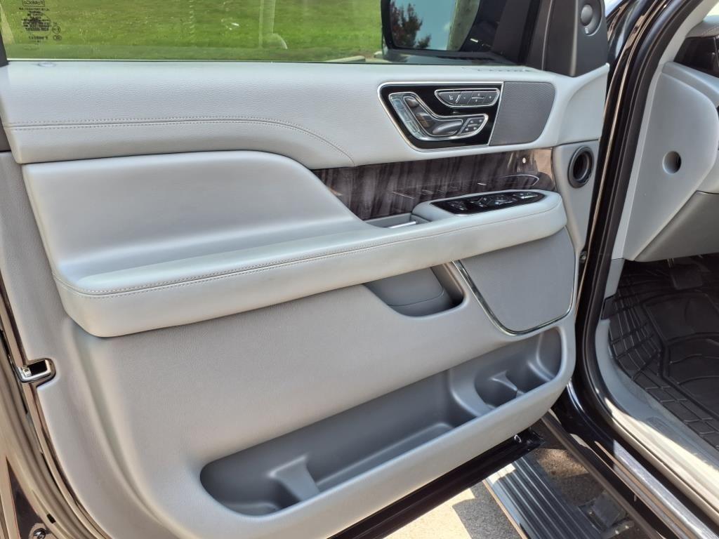 used 2019 Lincoln Navigator car, priced at $32,998