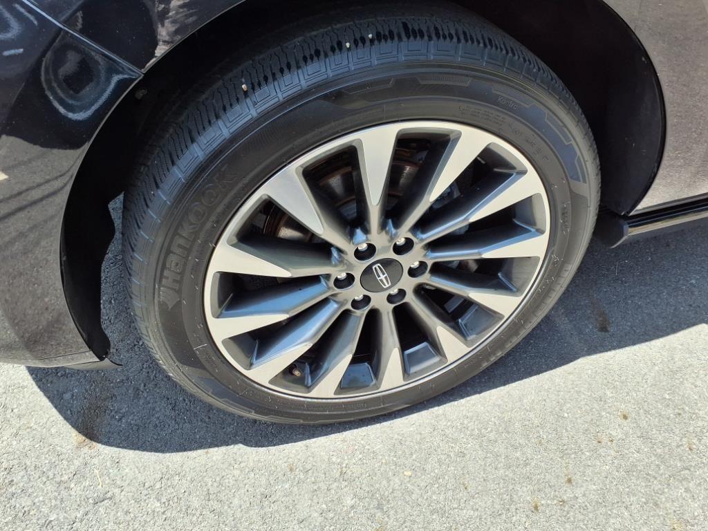 used 2019 Lincoln Navigator car, priced at $32,998