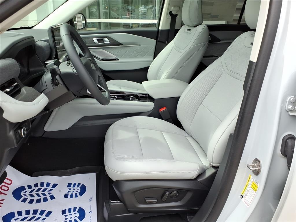 new 2025 Ford Explorer car, priced at $57,645