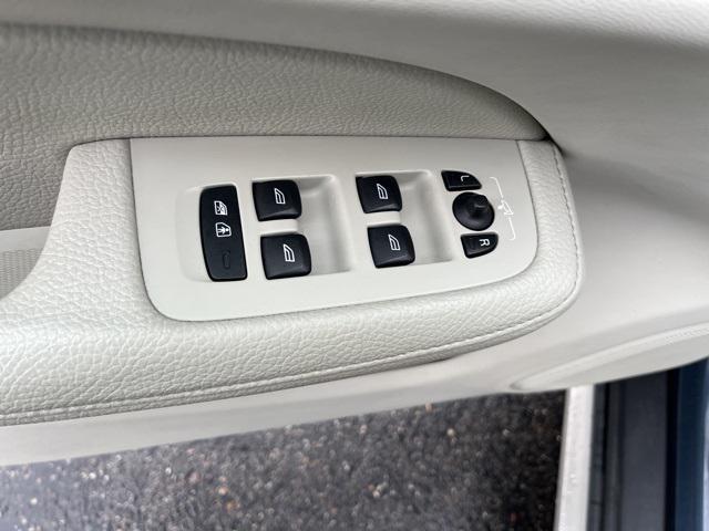 used 2020 Volvo V60 Cross Country car, priced at $27,000