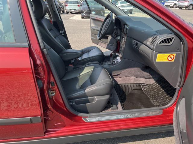 used 2000 Volvo V40 car, priced at $11,500
