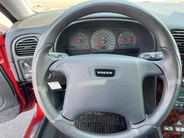 used 2000 Volvo V40 car, priced at $11,500