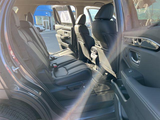 new 2025 Honda Pilot car, priced at $49,595