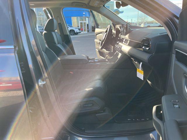 new 2025 Honda Pilot car, priced at $49,595