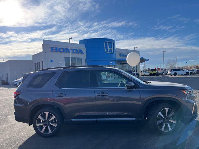 new 2025 Honda Pilot car, priced at $49,595