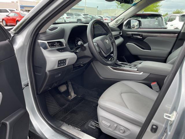 used 2020 Toyota Highlander Hybrid car, priced at $41,900