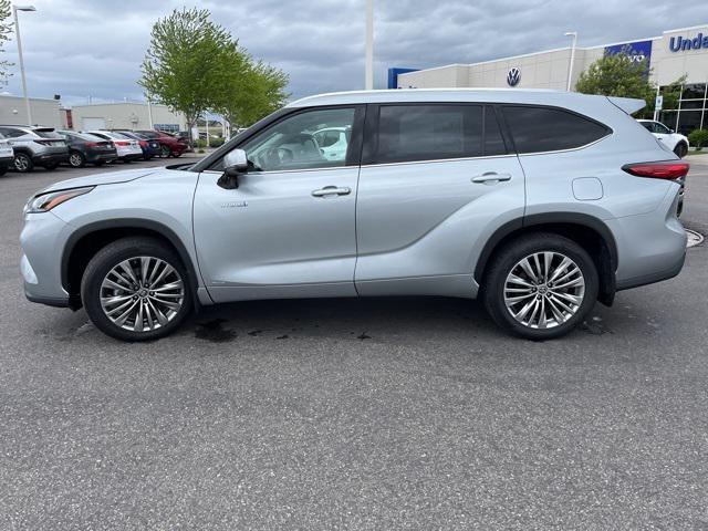 used 2020 Toyota Highlander Hybrid car, priced at $41,900