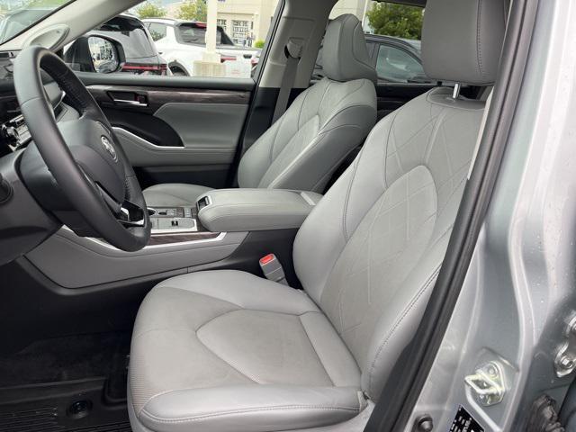 used 2020 Toyota Highlander Hybrid car, priced at $41,900
