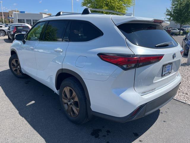used 2022 Toyota Highlander Hybrid car, priced at $40,000