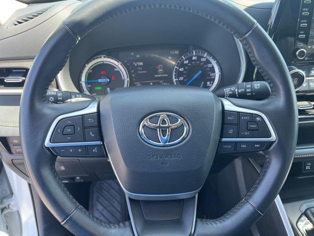 used 2022 Toyota Highlander Hybrid car, priced at $40,000