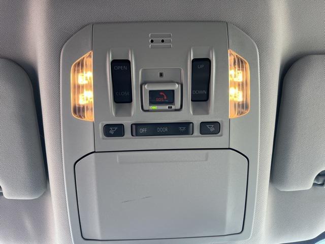 used 2022 Toyota Highlander Hybrid car, priced at $40,000