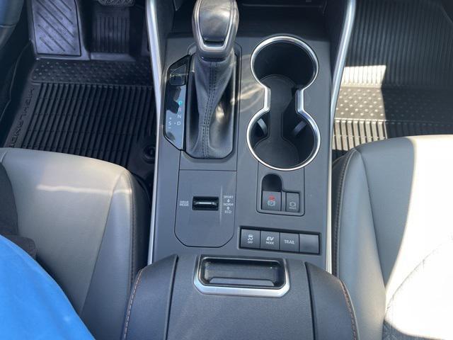used 2022 Toyota Highlander Hybrid car, priced at $40,000