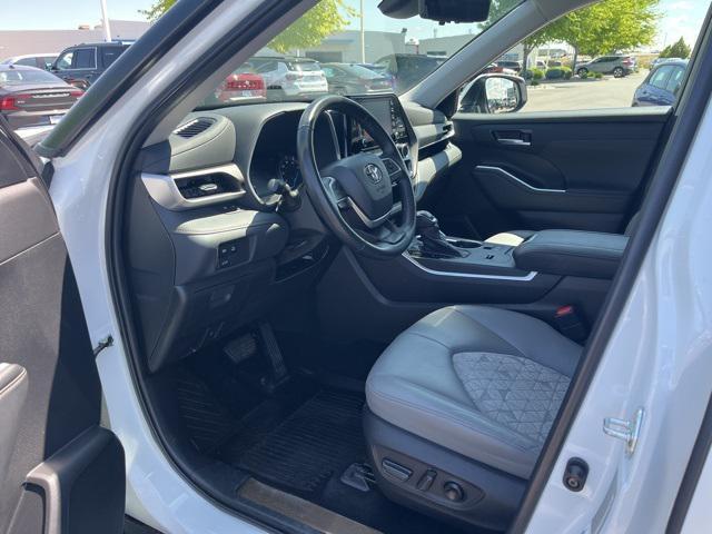 used 2022 Toyota Highlander Hybrid car, priced at $40,000
