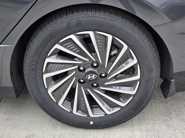 new 2025 Hyundai Sonata Hybrid car, priced at $33,238