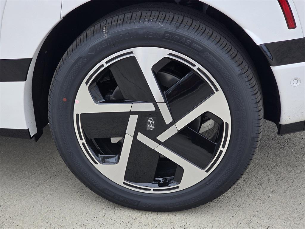 new 2026 Hyundai IONIQ 9 car, priced at $77,890