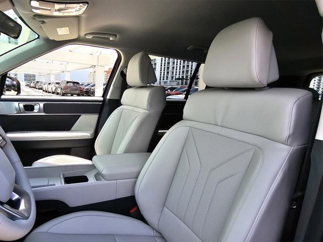 new 2025 Hyundai Santa Fe car, priced at $40,025