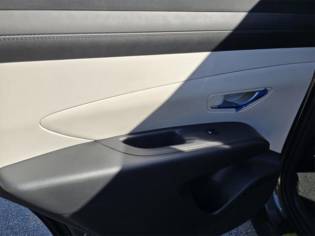 new 2025 Hyundai TUCSON Hybrid car