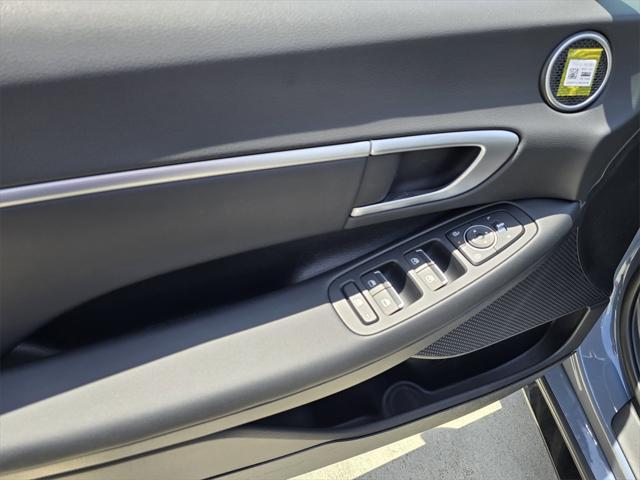 new 2025 Hyundai Sonata Hybrid car, priced at $33,203