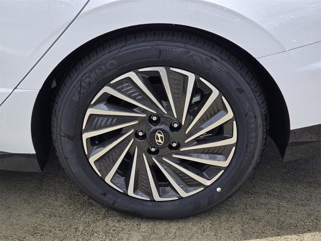 new 2025 Hyundai Sonata Hybrid car, priced at $40,030