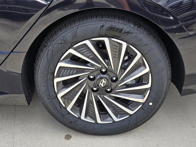 new 2025 Hyundai Sonata Hybrid car, priced at $33,208