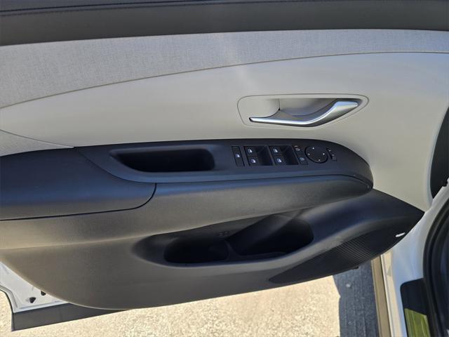 new 2025 Hyundai TUCSON Hybrid car, priced at $39,010