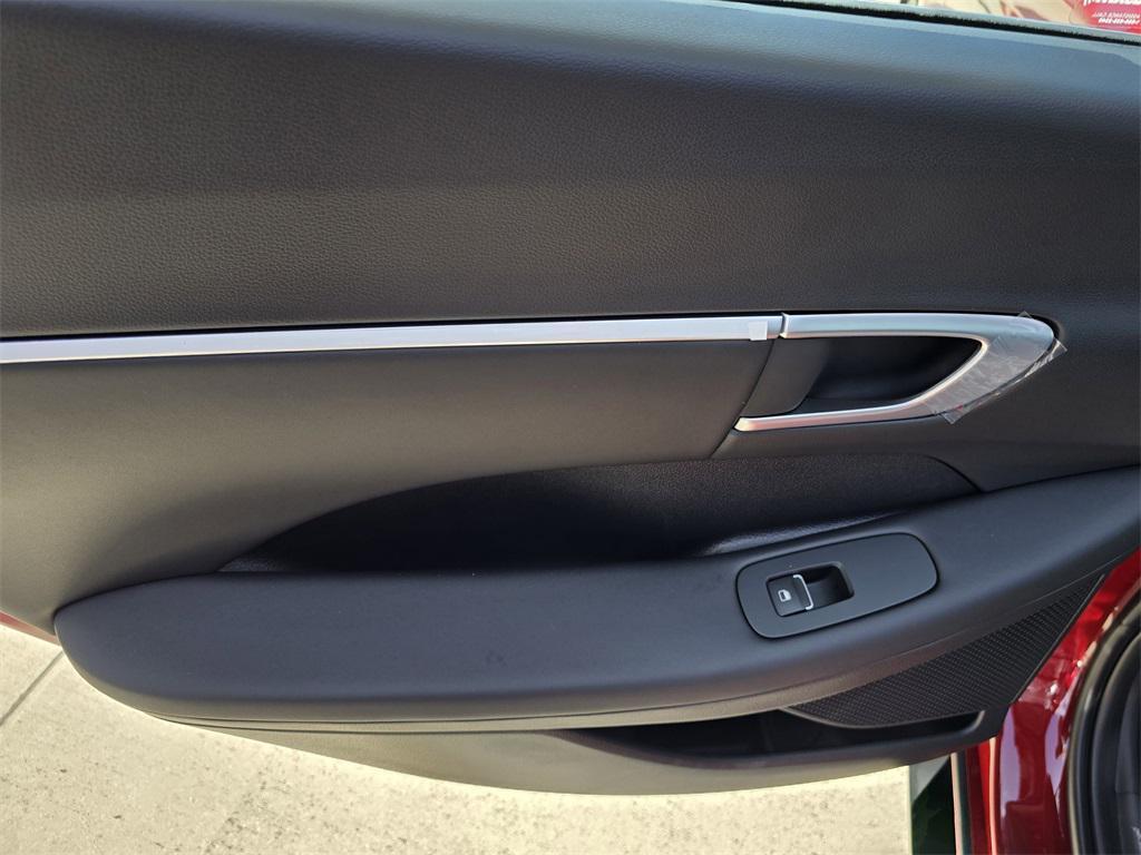 new 2025 Hyundai Sonata Hybrid car, priced at $33,703