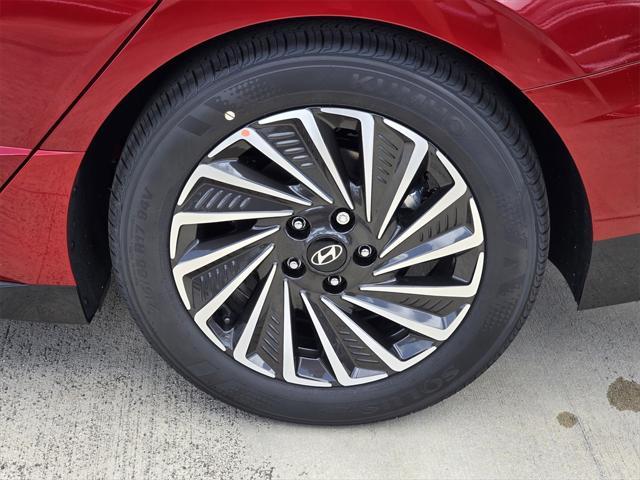 new 2025 Hyundai Sonata Hybrid car, priced at $33,703