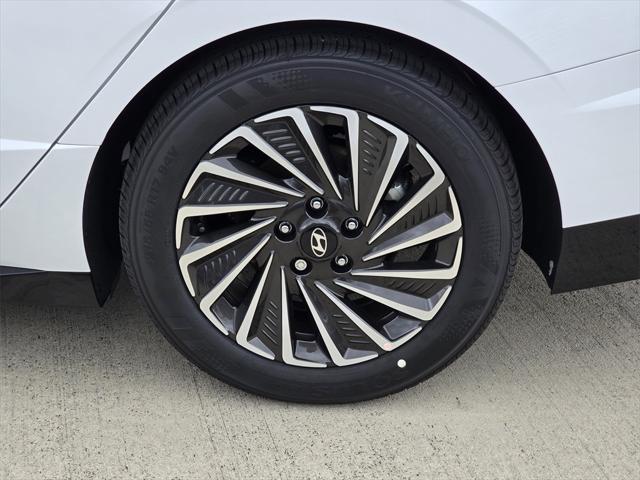 new 2025 Hyundai Sonata Hybrid car, priced at $33,540