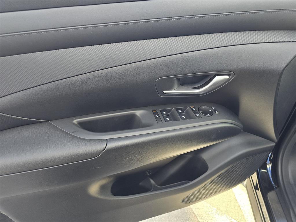 new 2025 Hyundai TUCSON Hybrid car