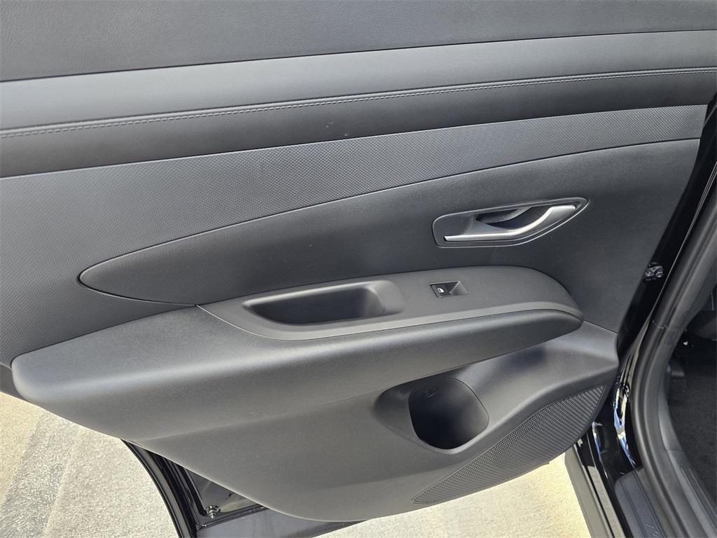 new 2025 Hyundai TUCSON Hybrid car