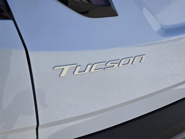 new 2025 Hyundai TUCSON Hybrid car, priced at $39,010