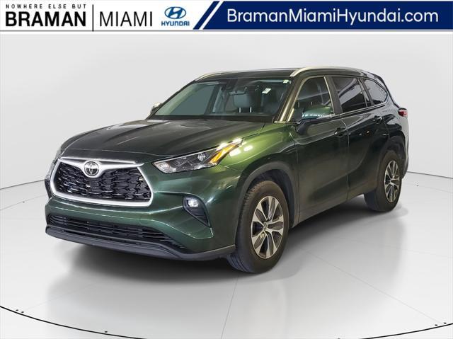 used 2023 Toyota Highlander car, priced at $34,999