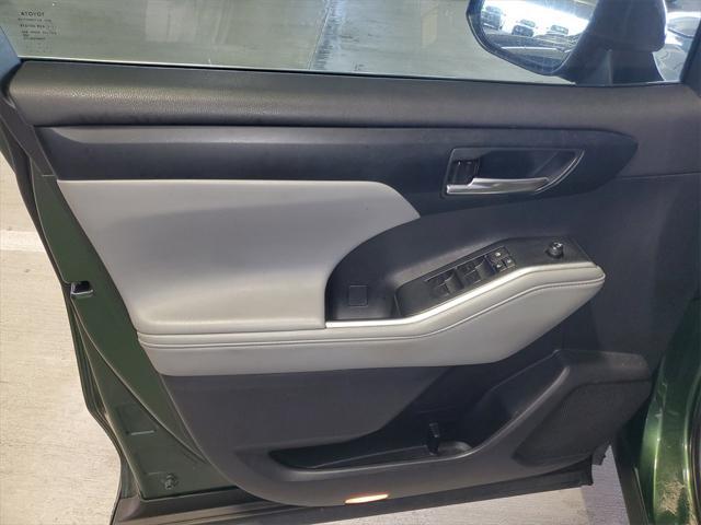 used 2023 Toyota Highlander car, priced at $34,999