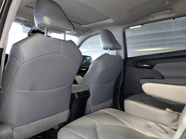 used 2023 Toyota Highlander car, priced at $34,999