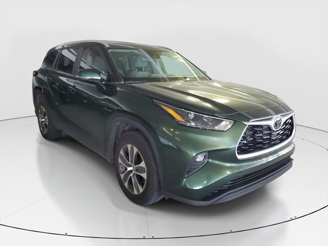 used 2023 Toyota Highlander car, priced at $34,999
