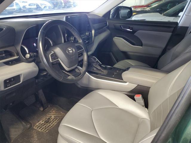 used 2023 Toyota Highlander car, priced at $34,999