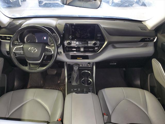 used 2023 Toyota Highlander car, priced at $34,999