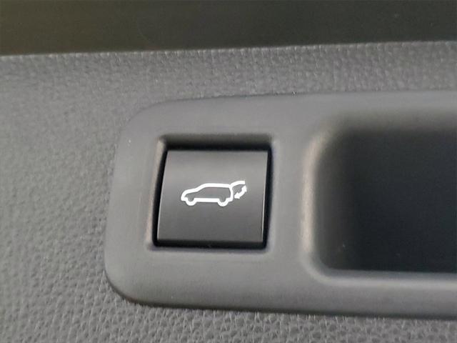used 2023 Toyota Highlander car, priced at $34,999