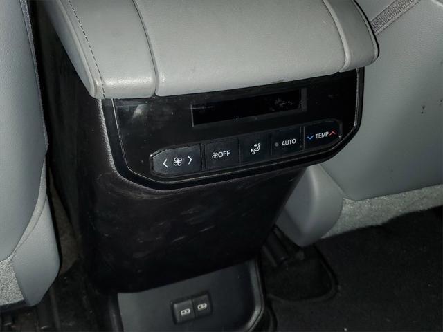 used 2023 Toyota Highlander car, priced at $34,999