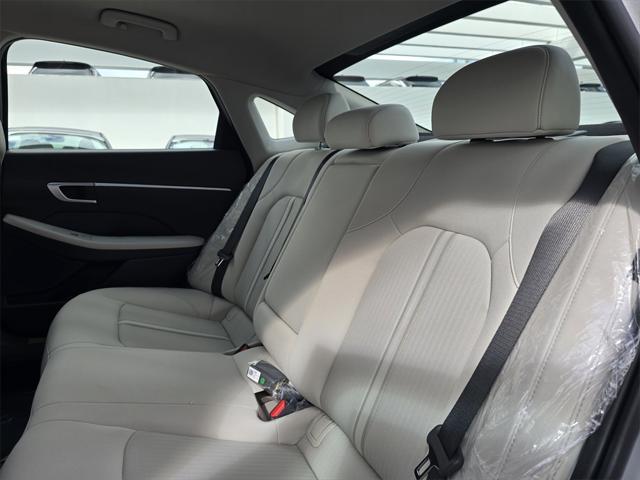 new 2025 Hyundai Sonata Hybrid car, priced at $32,985