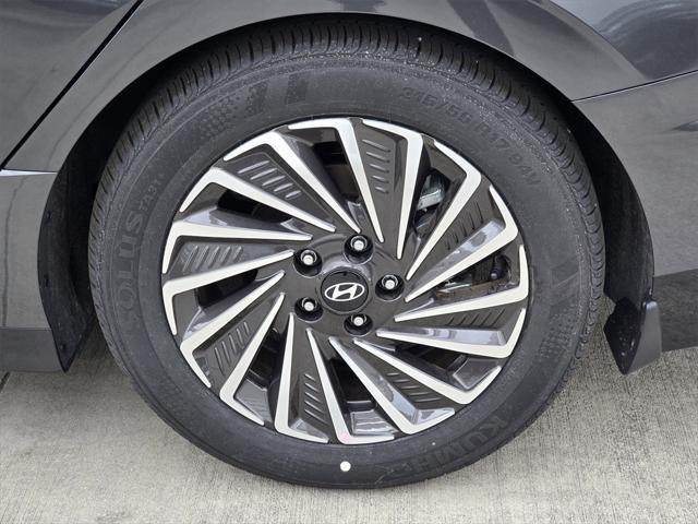 new 2025 Hyundai Sonata Hybrid car, priced at $33,153