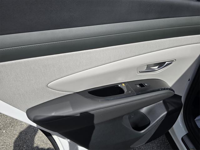 new 2025 Hyundai TUCSON Hybrid car, priced at $43,885