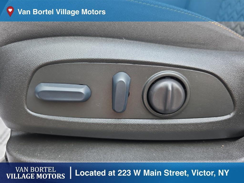 used 2022 Chevrolet Equinox car, priced at $23,900