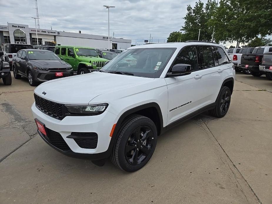 new 2024 Jeep Grand Cherokee car, priced at $41,177