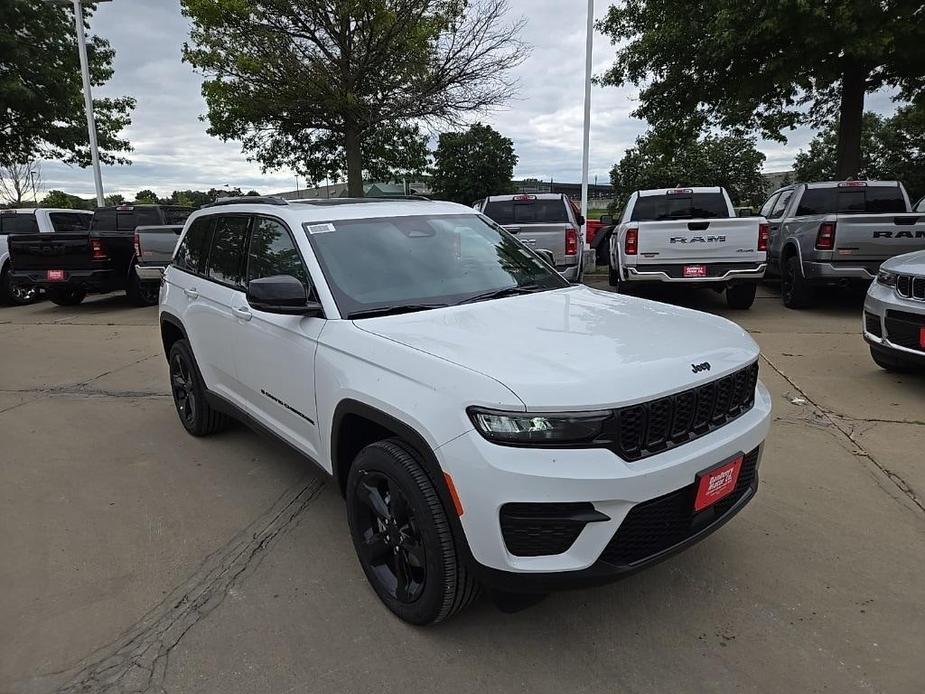 new 2024 Jeep Grand Cherokee car, priced at $40,177