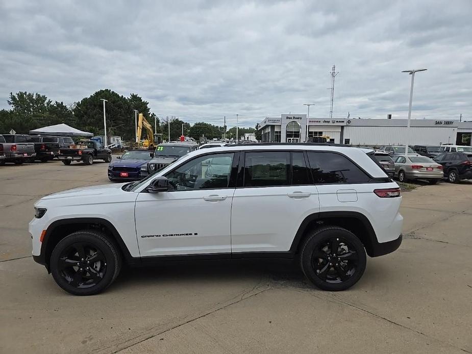 new 2024 Jeep Grand Cherokee car, priced at $40,177